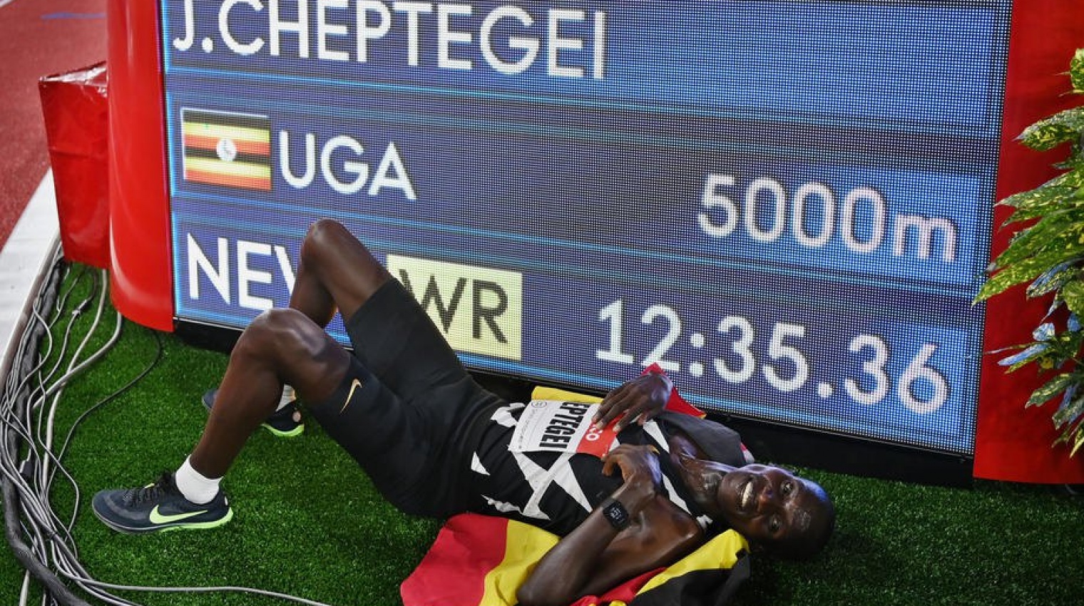 Мировой рекорд Чептегей на 5000 метров ратифицирован