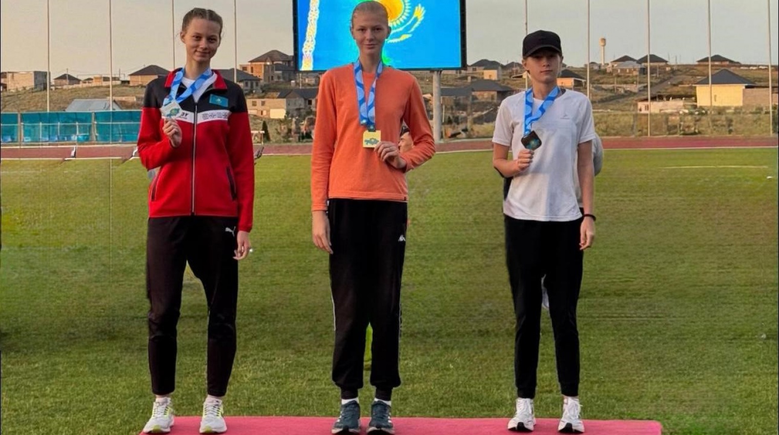 Чемпионат Казахстана до 16 лет. Тройной прыжок. Лидер – Екатерина Михайленко.