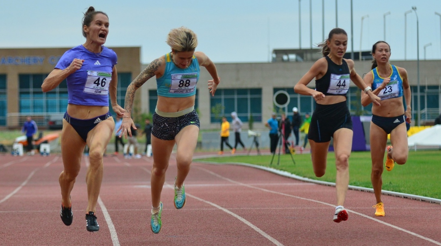 Жеңіл атлетикадан Қазақстан чемпионаты. Ерлер және әйелдер арасындағы 100 метр: үздіктер өз мықтылығын дәлелдеді